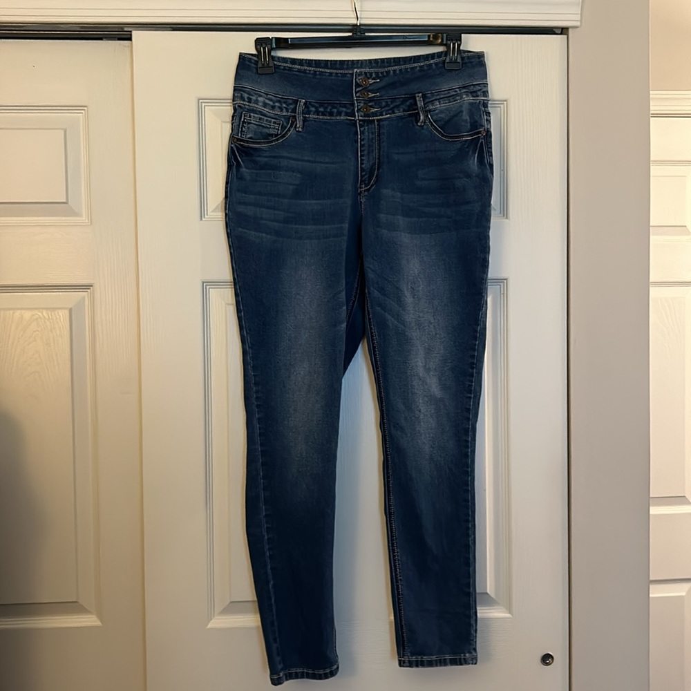 Suzanne  Betro straight skinny Jeans